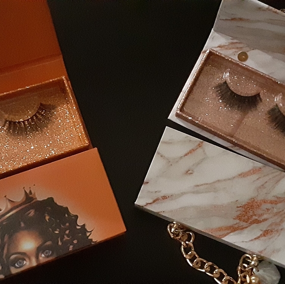 LASHES - Picture 2 of 4